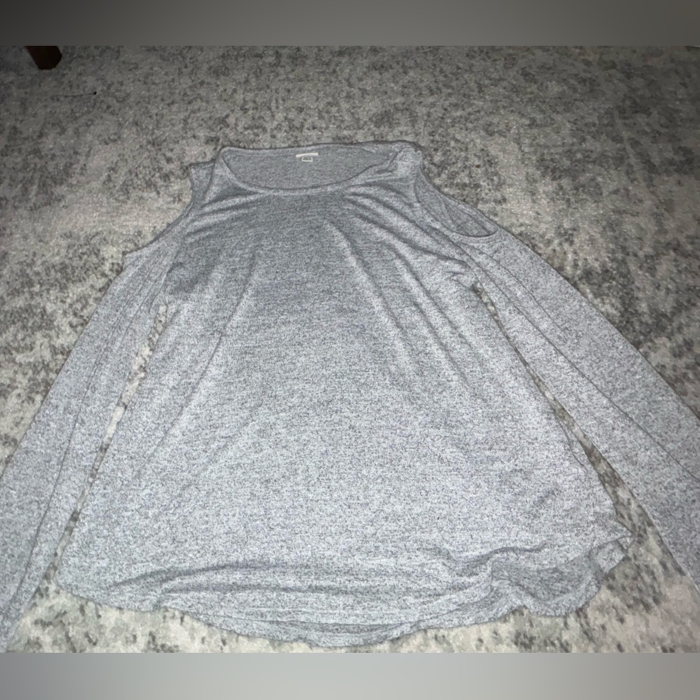A New Day Cold Shoulder Long Sleeve Top Gray Heathered Size: Medium